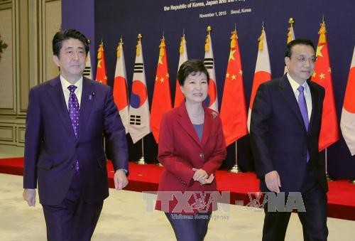 Japan, China agree to boost the trilateral summit with South Korea - ảnh 1